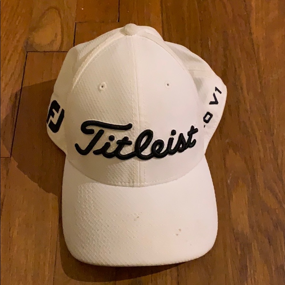 White titleist golf hat cap